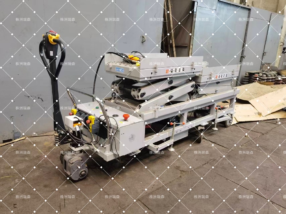 Traction bar disassembly and assembly vehicle