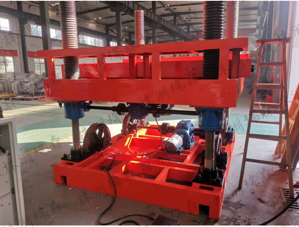 Equipment for replacing train wheels and axles